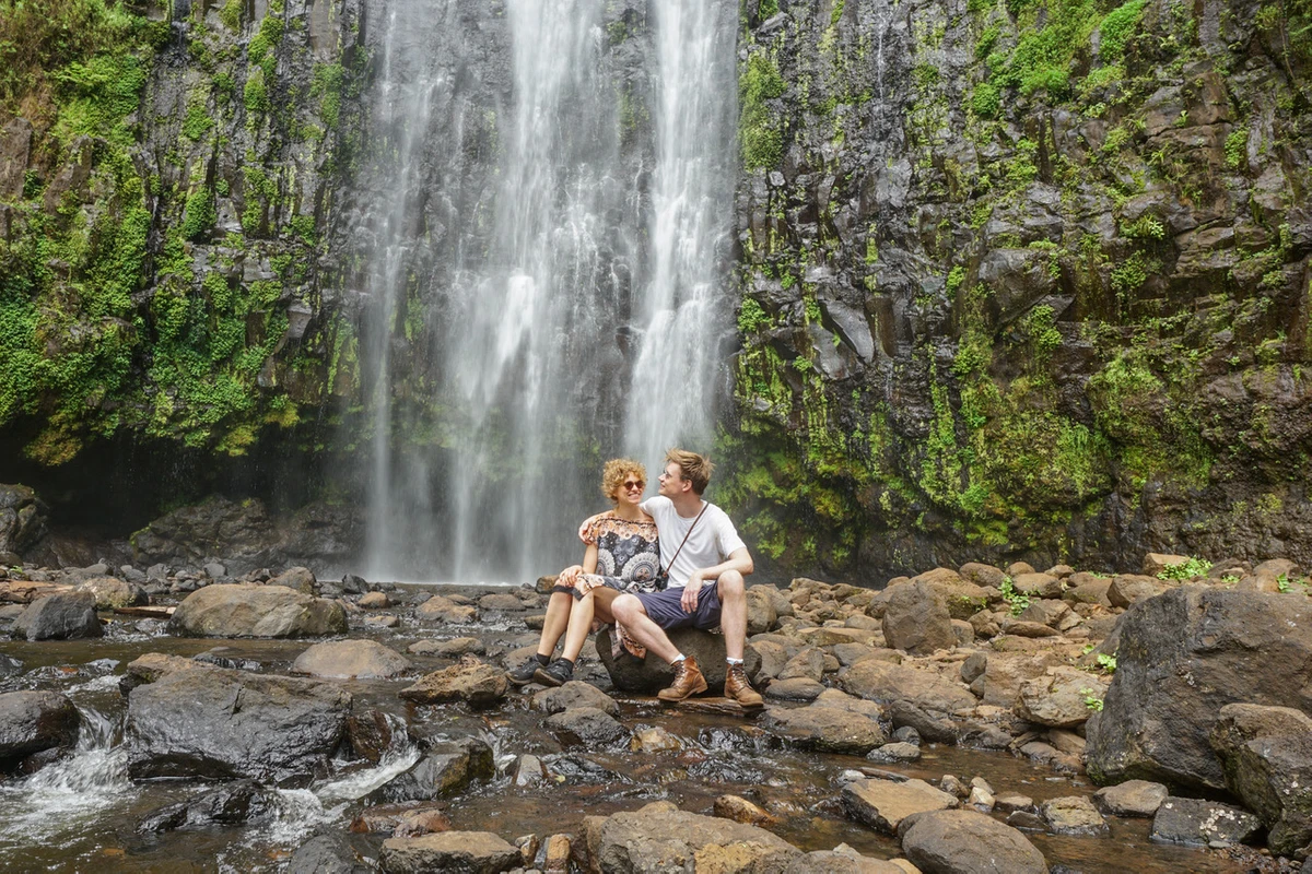 6-Days Northern Circuit Discovery: Safari & Waterfalls Fly-In Adventure